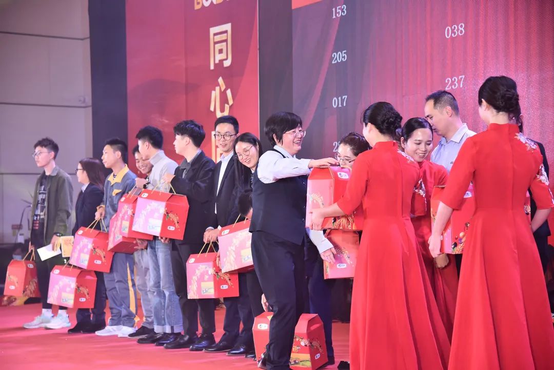 同心同德 共創共贏｜葆德控股集團2022迎新年會虎力全開，勢在必燃！