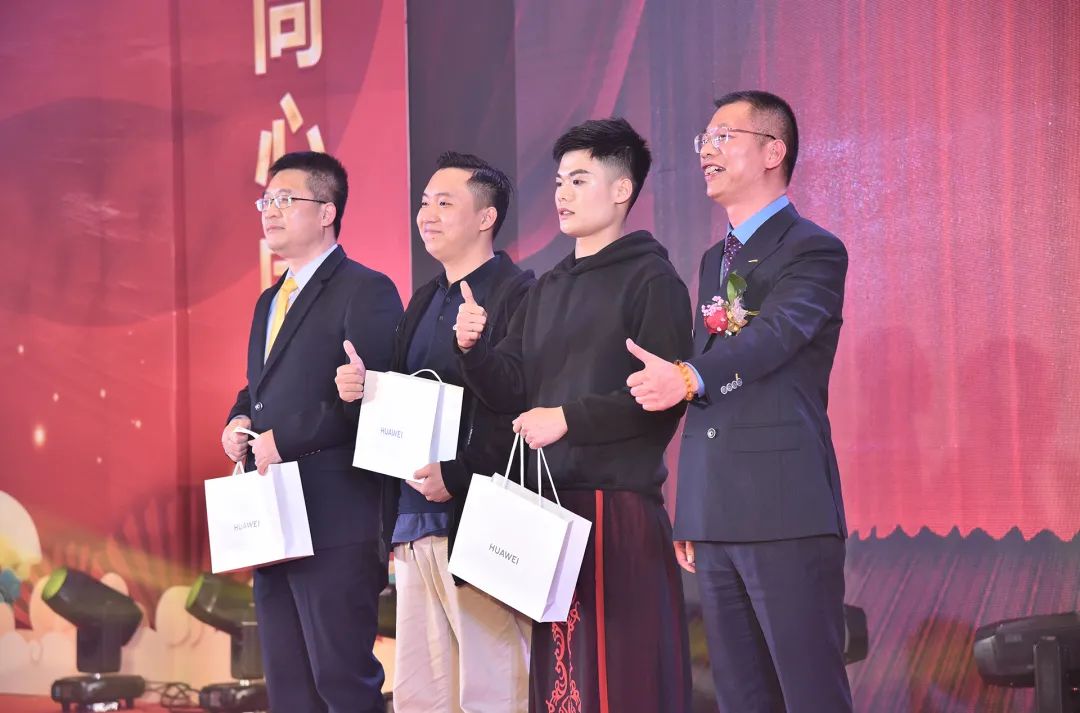 同心同德 共創共贏｜葆德控股集團2022迎新年會虎力全開，勢在必燃！