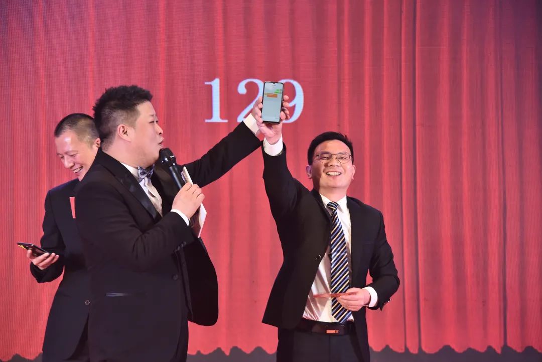 同心同德 共創共贏｜葆德控股集團2022迎新年會虎力全開，勢在必燃！